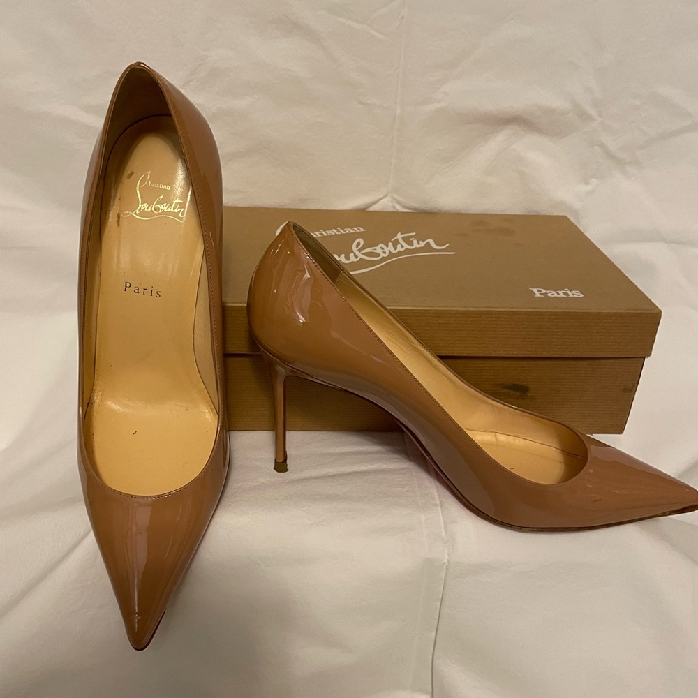 Christian Louboutin Taupe Patent Leather Heels (size 40)